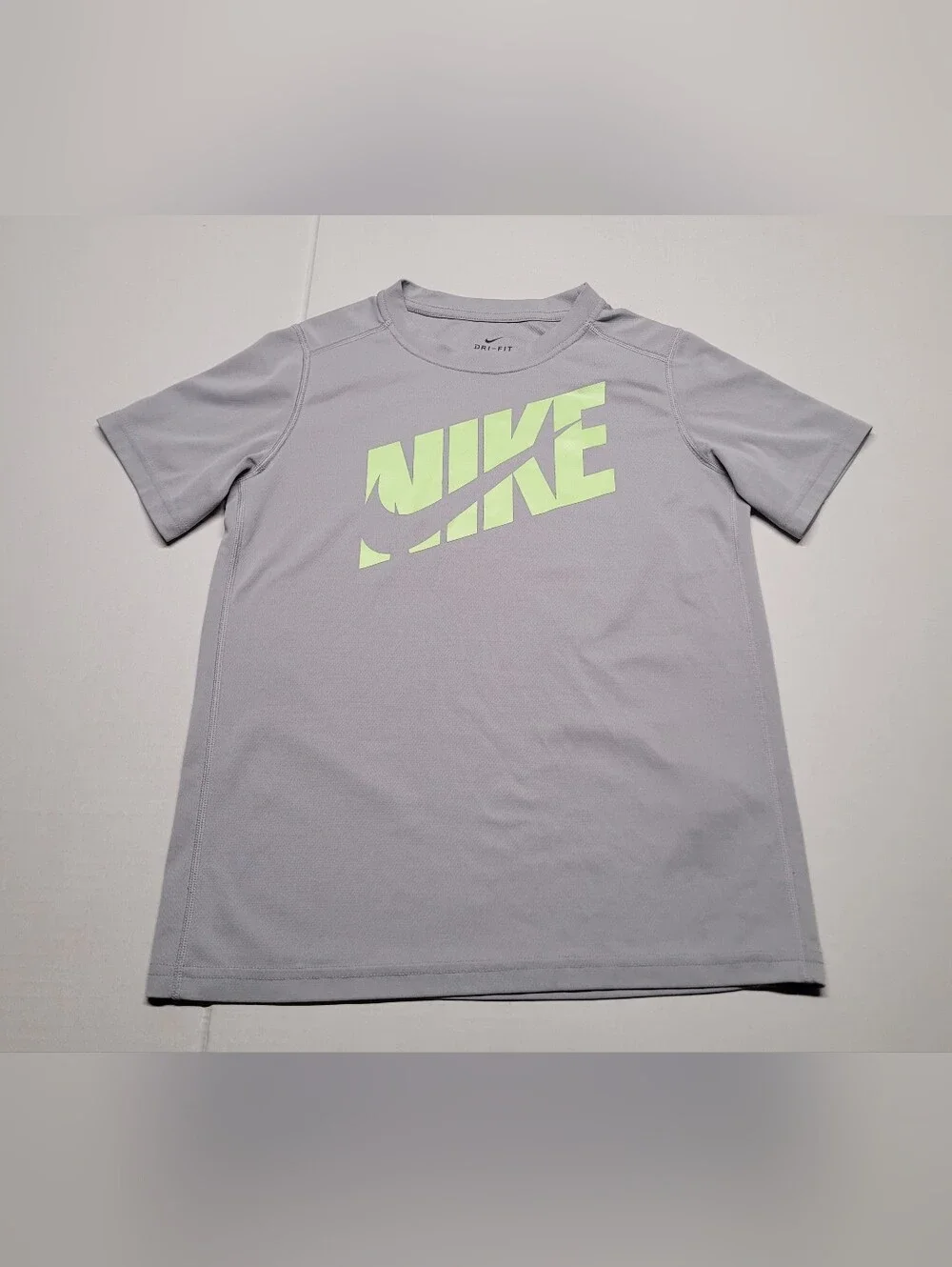Nike boy’s set size medium